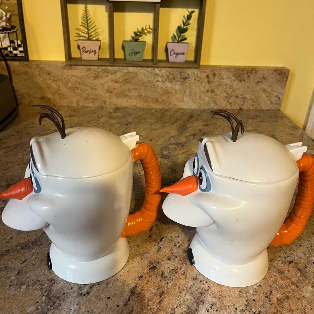 2 Disney On Ice Frozen’s Olaf Souvenir Flip Top Snack Cups/ Character Mugs - Picture 3 of 6